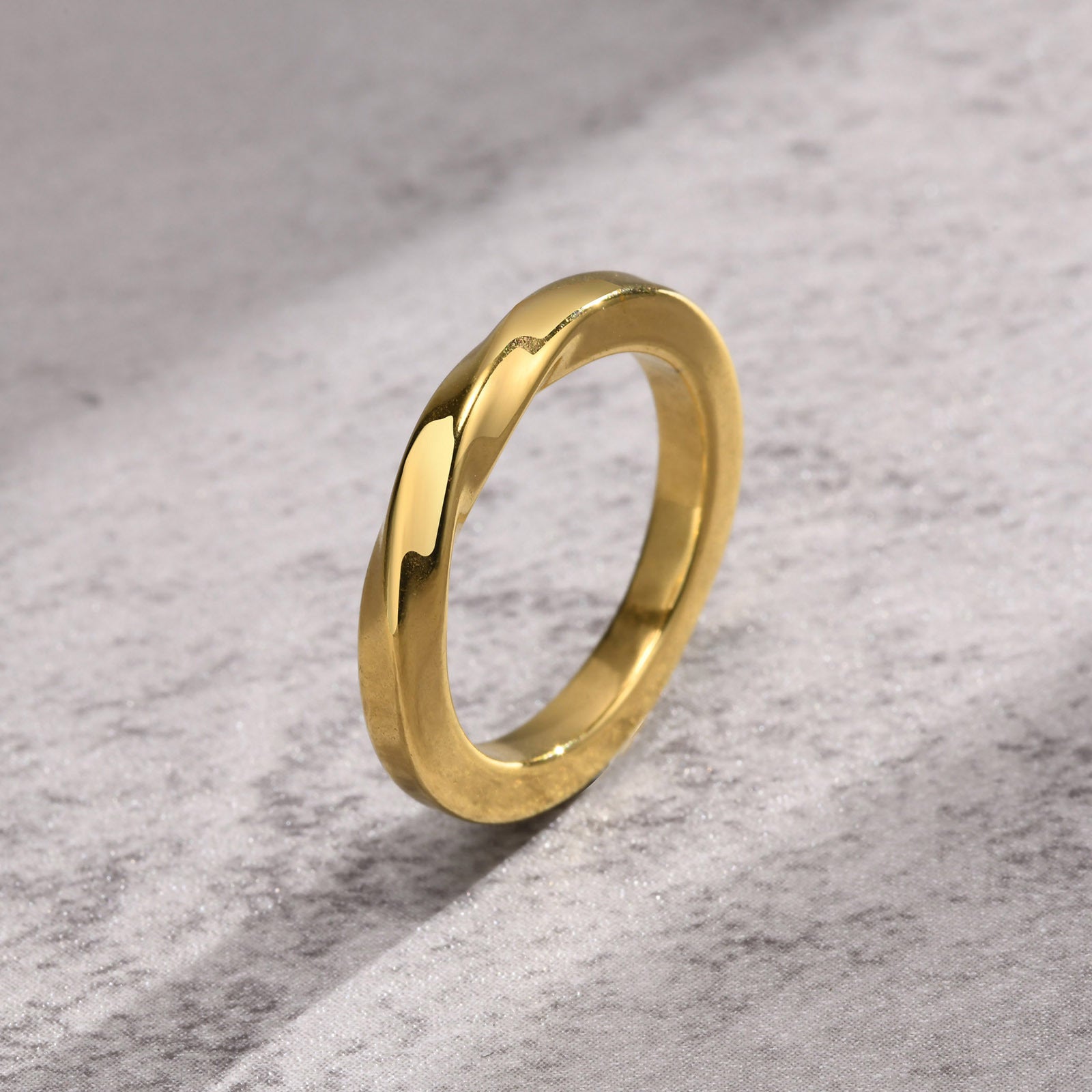 3mm Twist Band Ring Gold