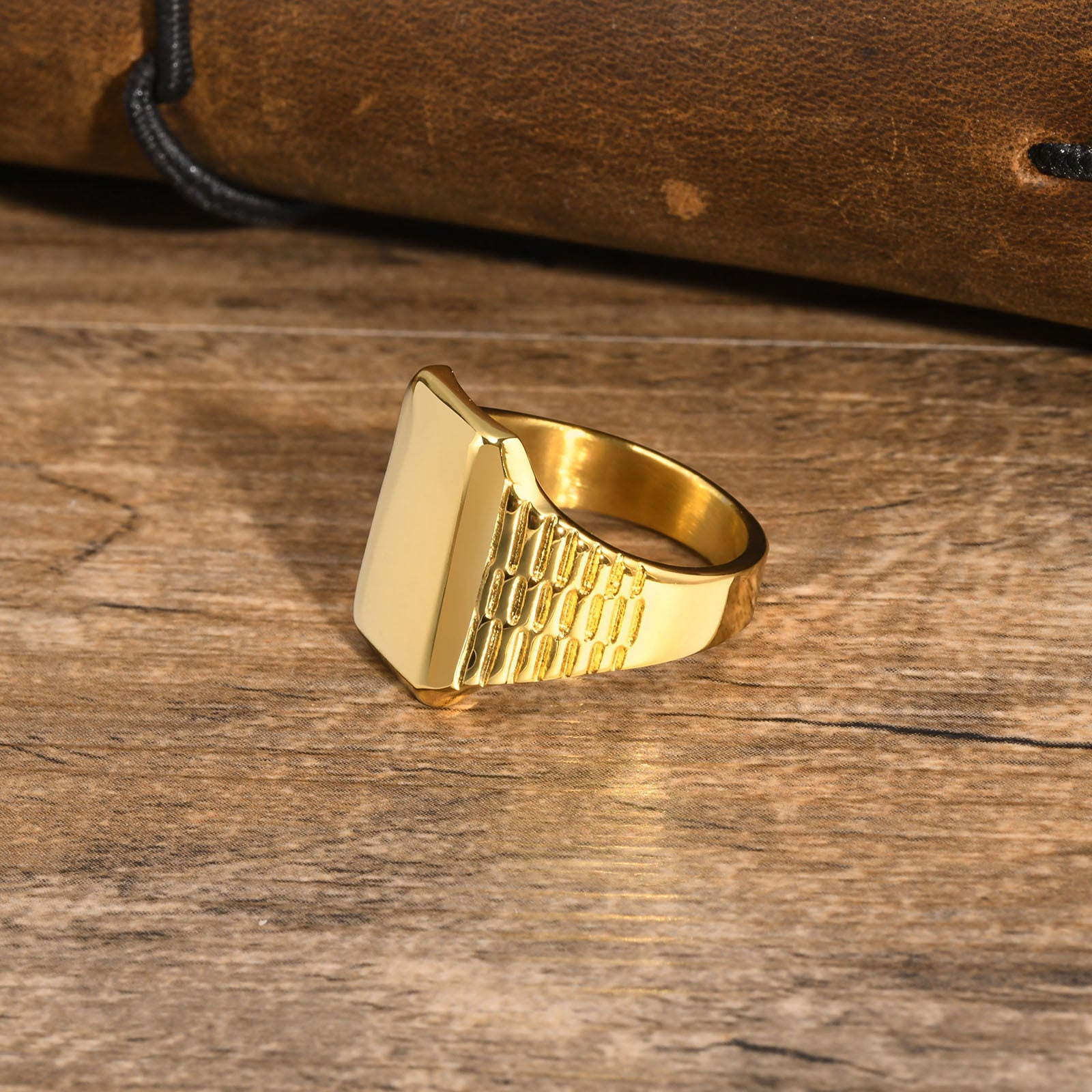 17.5mm Textured Band Ring Gold