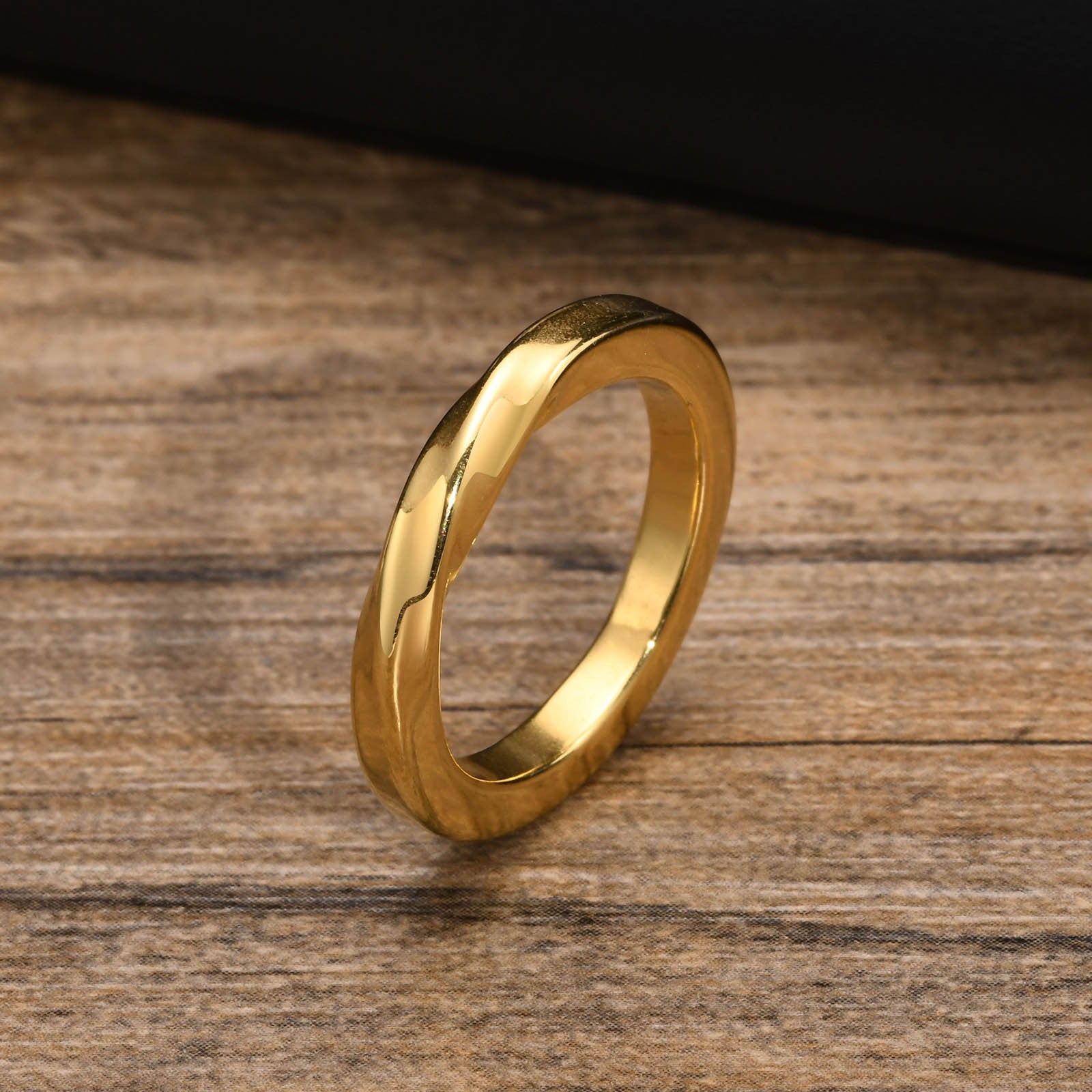 3mm Twist Band Ring Gold